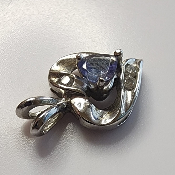10k White Gold Tanzanite and CZ Heart Pendant - Picture 4 of 10